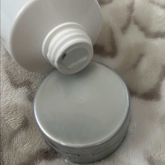Marni Shave & Cleansing Gel - White and Silver - Picture 3 of 3